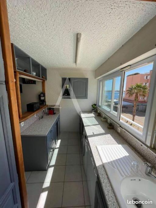 Joli Appartement Avec Grande Et Belle Terrasse, Au Pied De La Plage Du Grazel! Грюїссан Екстер'єр фото